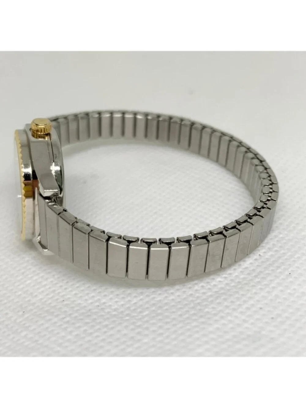 vintage Quartex quartz women watch 22mm two tone stretch band size 5.7” running
